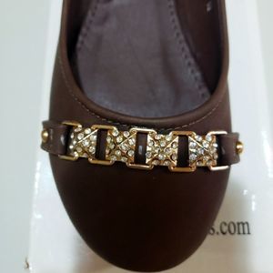 🦋NWT Flats w/rhinestones